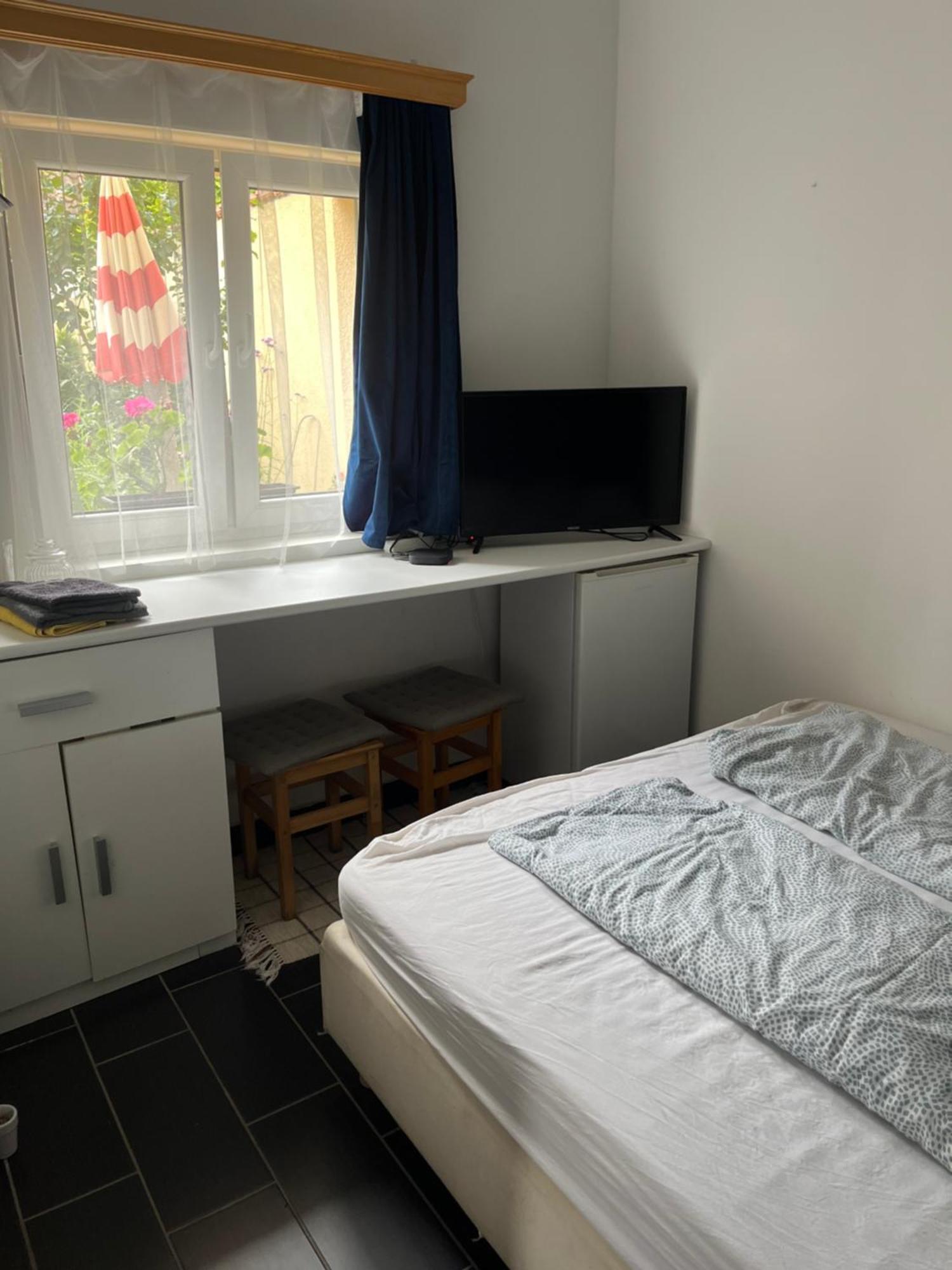 Kerti Franciaagyas Apartman Vac Exterior photo